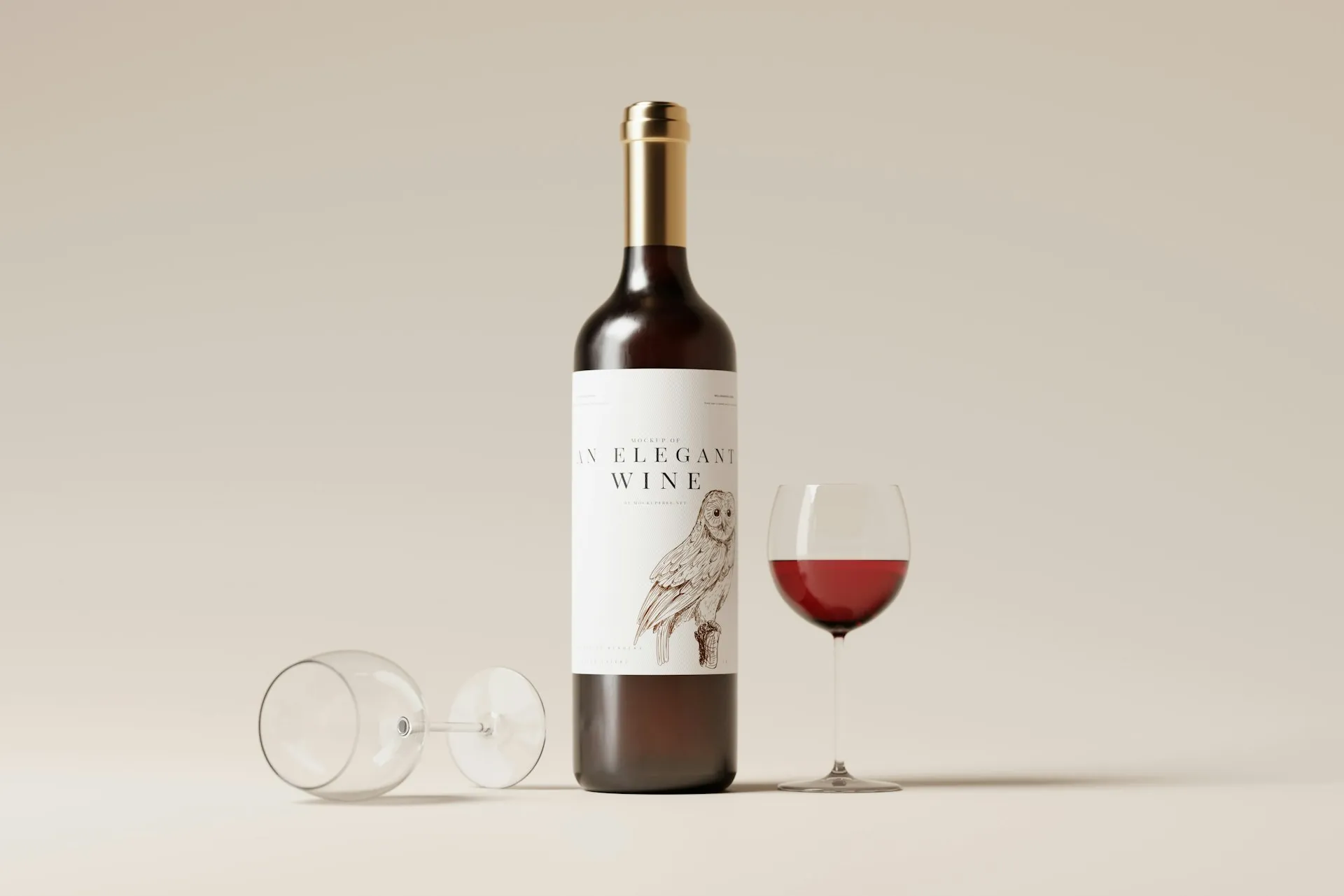 Vinflaske og glas med rødvin